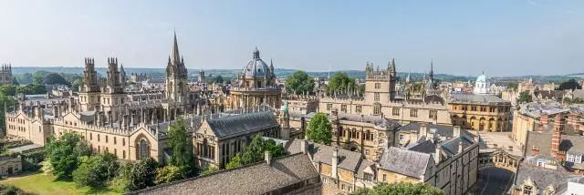 OXFORD SKYLINE WITH VIEW OF RADCLIFFE CAMERA, THE UNIVERSITY CHURCH AND THE SHELDONIAN THEATRE